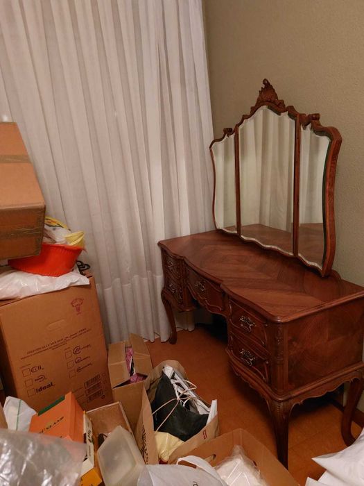 Mobília de quarto casal em madeira