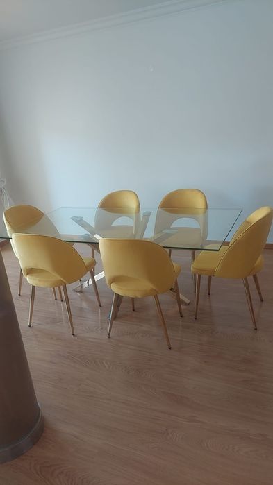 Venda conjunto de mesa em 6 cadeiras