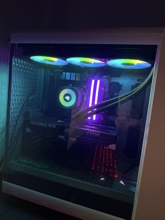 PC Gaming Topo de Gama RTX 5070 Ti / Ryzen 7 9800X3D / 64GB / 2TB