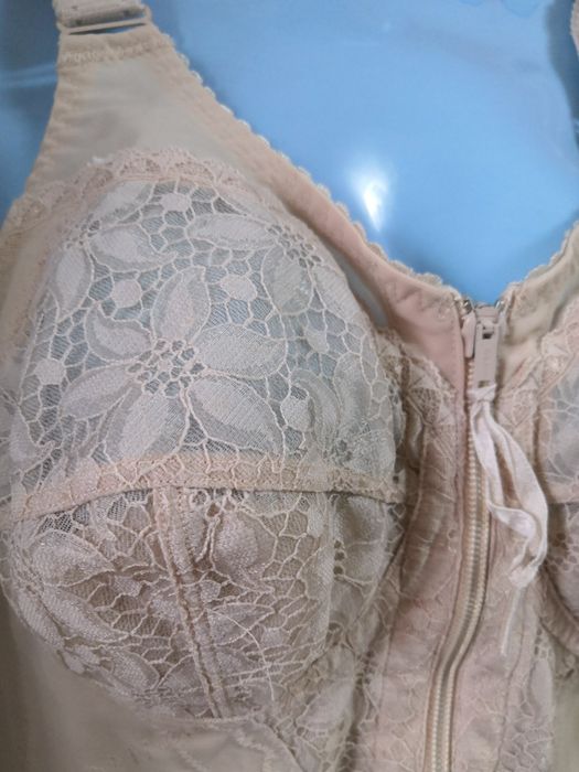 Коригуюче утягуюче боді бренда Triumph. На бірці вказано 80/36.
Заміри