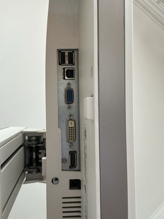 Monitor DELL de 24 polegadas