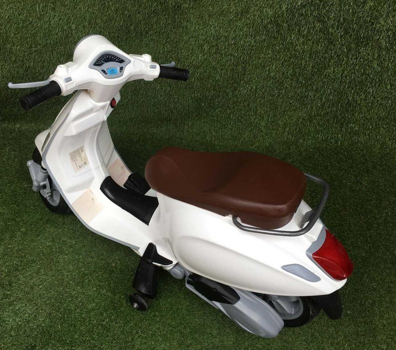 Mota eléctrica para crianças +3 anos. Carregador incluído. SEM BATERIA