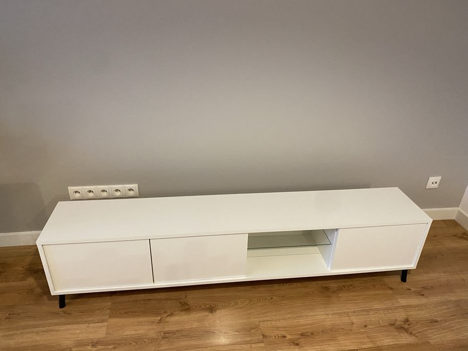 Biala szafka RTV na nozkach stan idealny