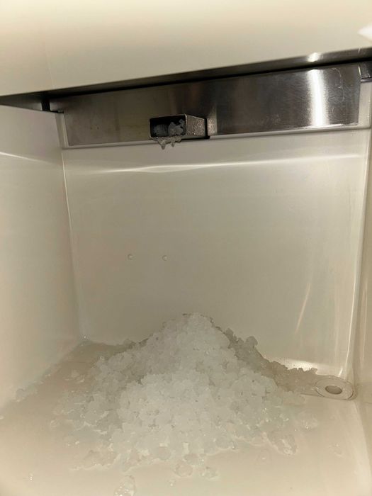 Máquina de Gelo Profissional Brema IceMaker GB 902A-Q - 95kg/dia - Gelo granulado - Excelente estado