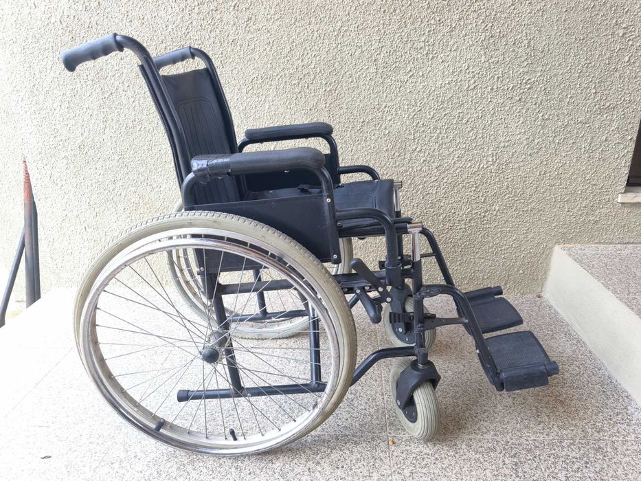 Cadeira de rodas usada