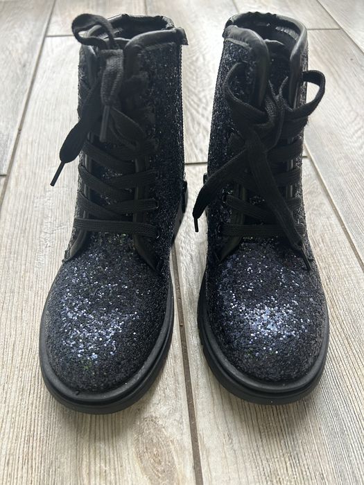 Нові чоботи для дівчинки 33р