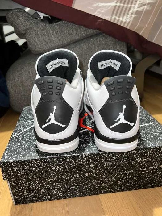 Szybka wysyłka Jordan 4 Retro military black R.42.5