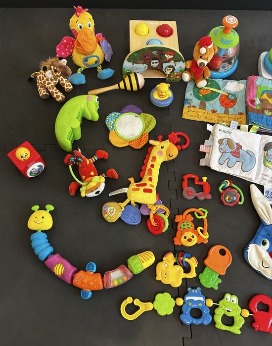 Zabawki dla maluszka, 23 elementy.