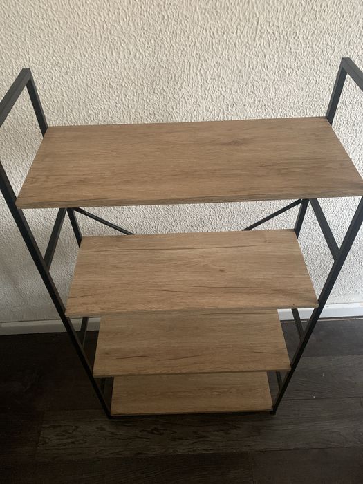 Estantes pra venda  motivo das vendas é mudar de pais faço bom preço