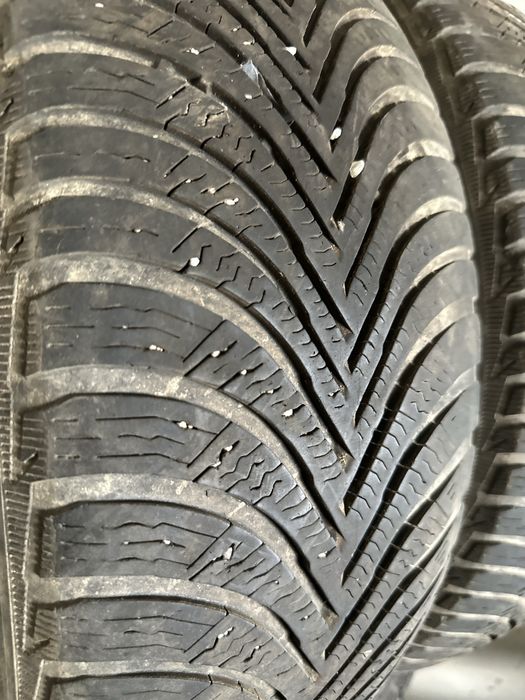 Автомобильные зимние шины покрышки резина 205//55R16 мишлен