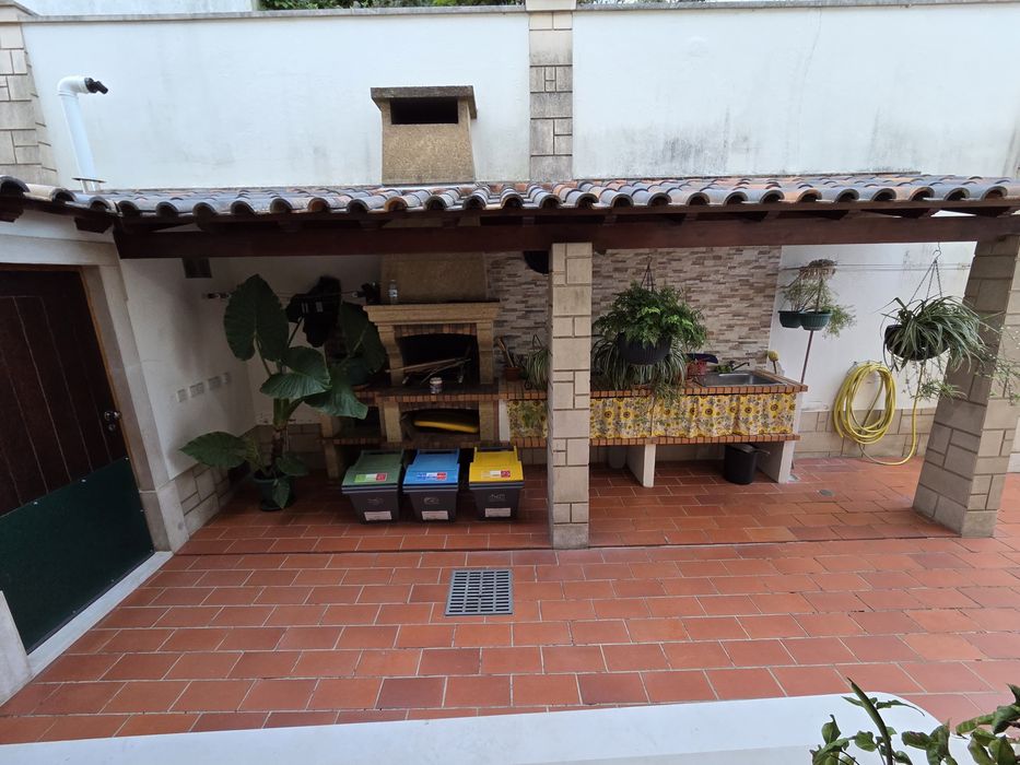 Moradia T4+1 de Prestígio | 488 m² de Área Bruta | 3 Suítes | Jardim | Garagem | Centro de Tomar