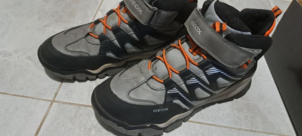 Ботінки geox  на хлопчика 39 р