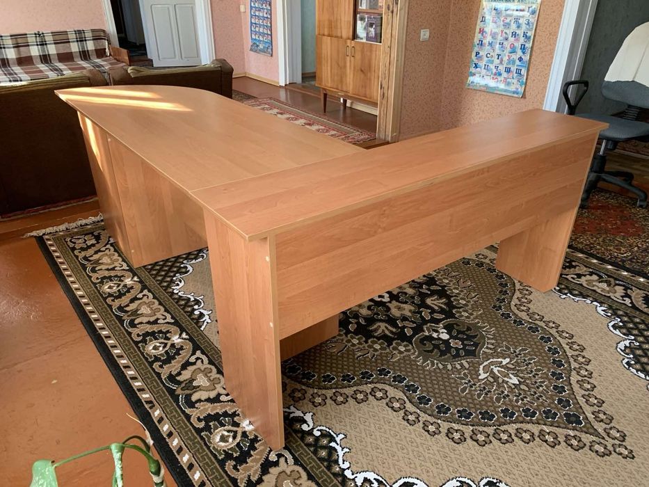 Стіл письмовий із приставкою