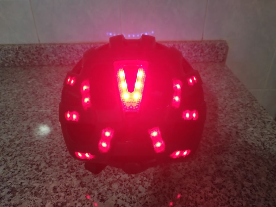 Capacete p/ bicicleta c/ iluminação