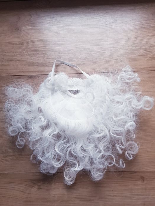 Nowa broda Świętego Mikołaja marki Dealz