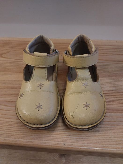 eleganckie byty dla dziewczynki