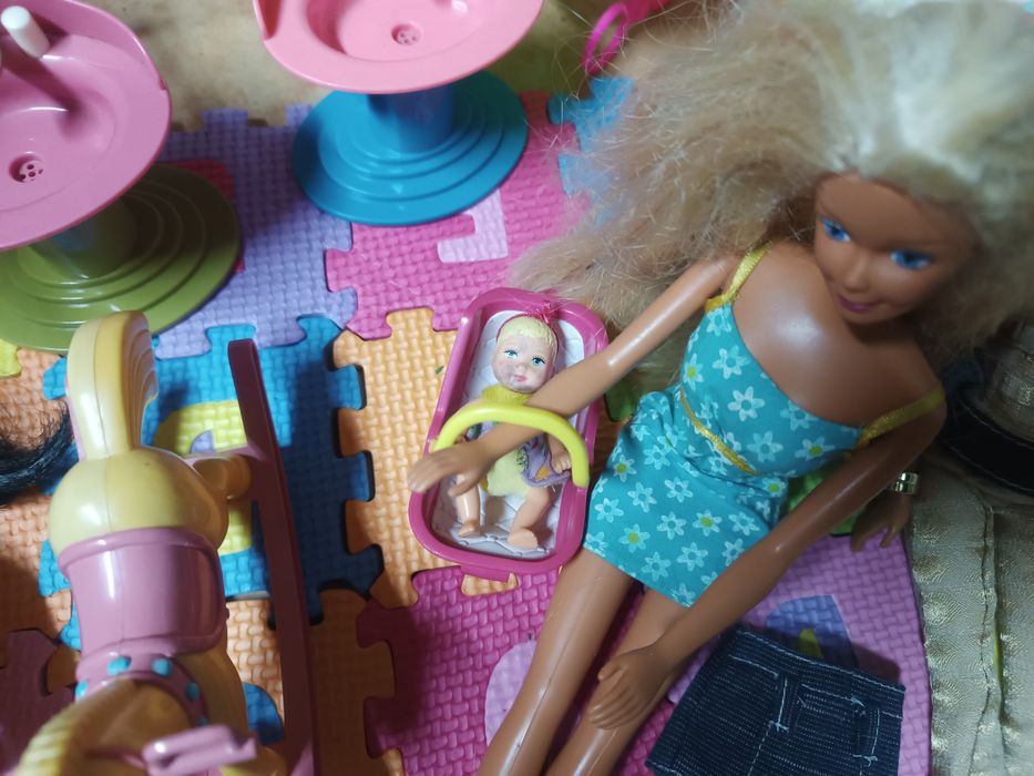 Conjunto - brinquedos bonecas/barbies