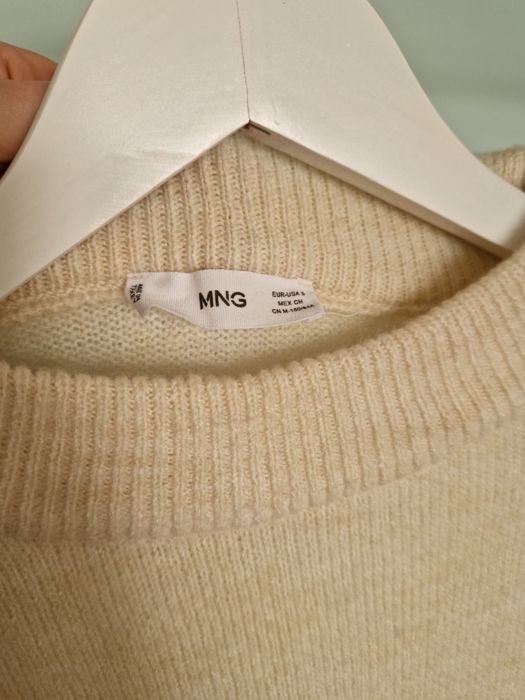 Kremowy długi sweter oversize luźny ciepły milutki Mango