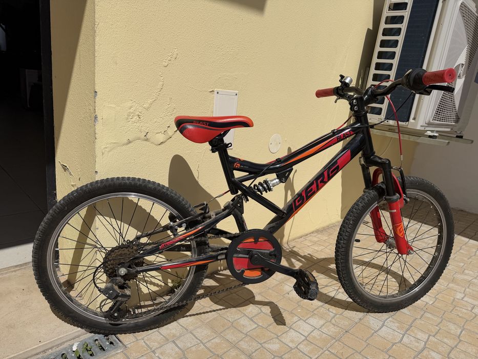 Bicicleta berg de criança com mudanças.