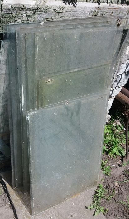 Скло віконне б/у, різні розміри.