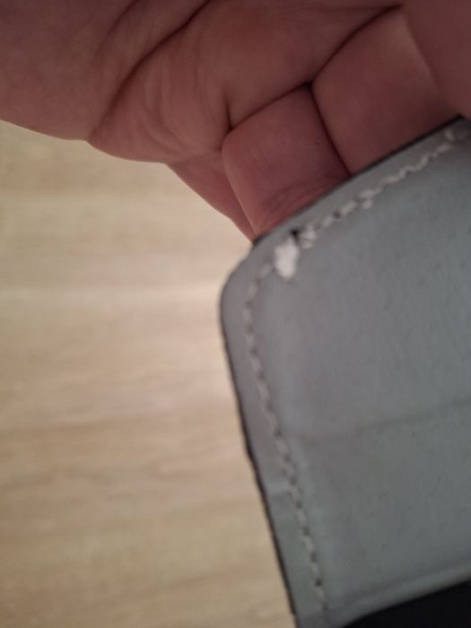 Oryginalne etui z klapką z funkcją portfela do iPhone SE 2016