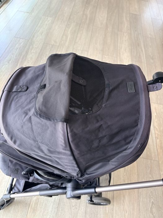 Cybex Melio Deep Black – Carrinho ultraleve 5,9 kg (reversível)