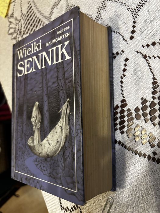 Książka sennik  przepowiada sny