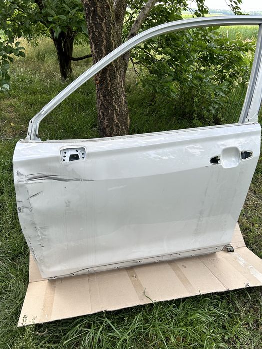 Двері передні ліві Subsru Forester 2022
