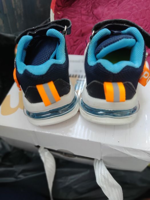 Кросівки на дівчинку