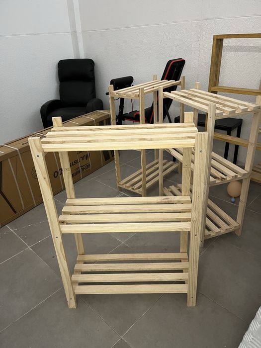 Estantes  em excelente estado