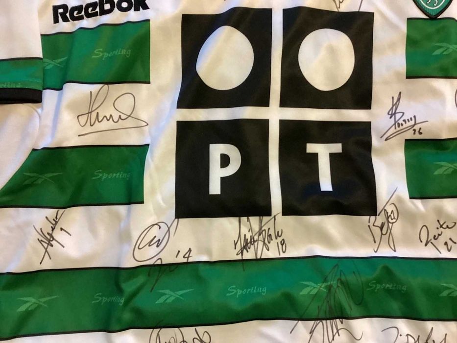 Camisola Oficial Sporting Autografada (17 autógrafos - Plantel Final Taça UEFA) - Época 2004/2005