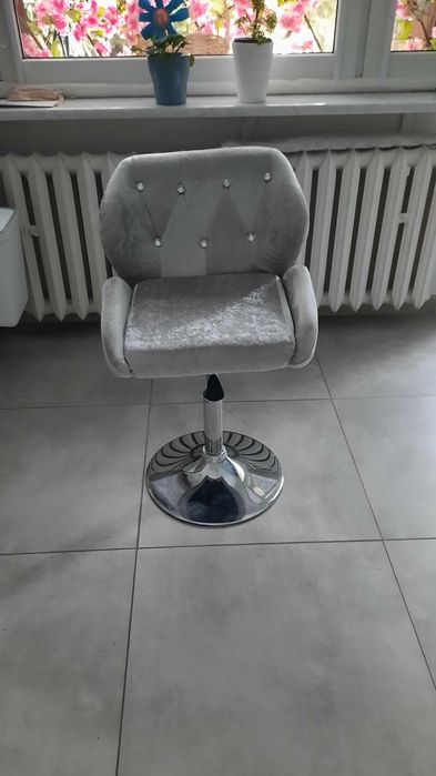 Fotel obrotowy z reg.wysokości,welur.