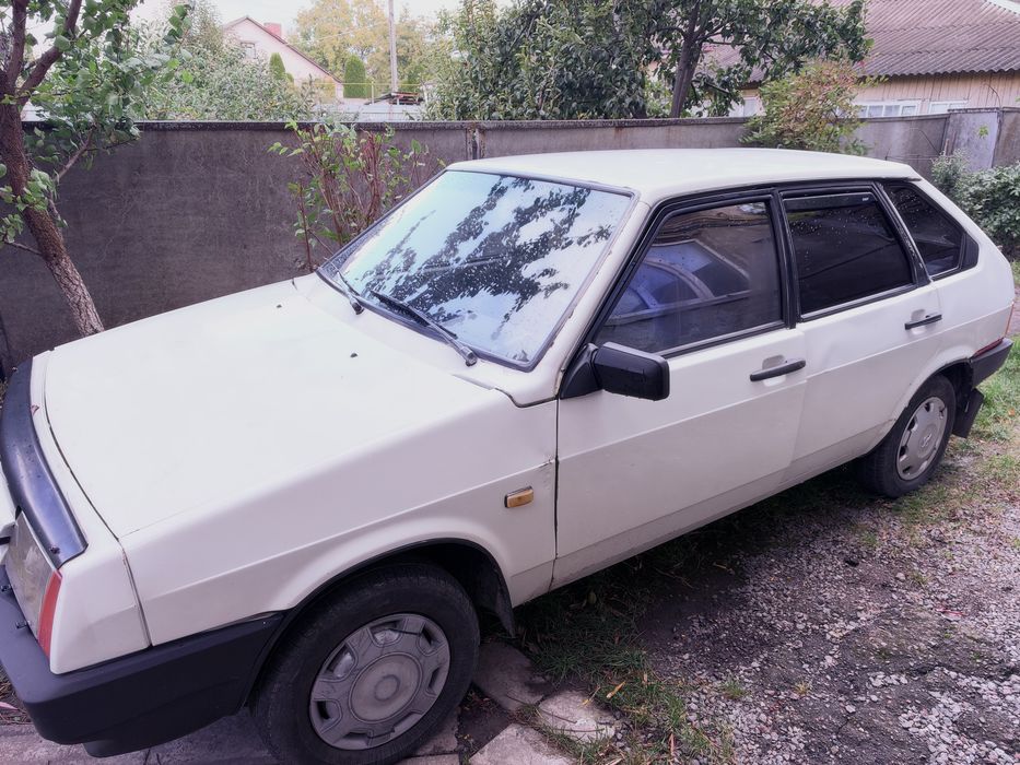 Автомобіль ваз 2109