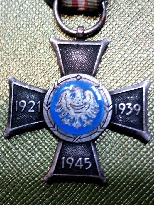 śląski krzyż powstańczy PRL wersja caritas
