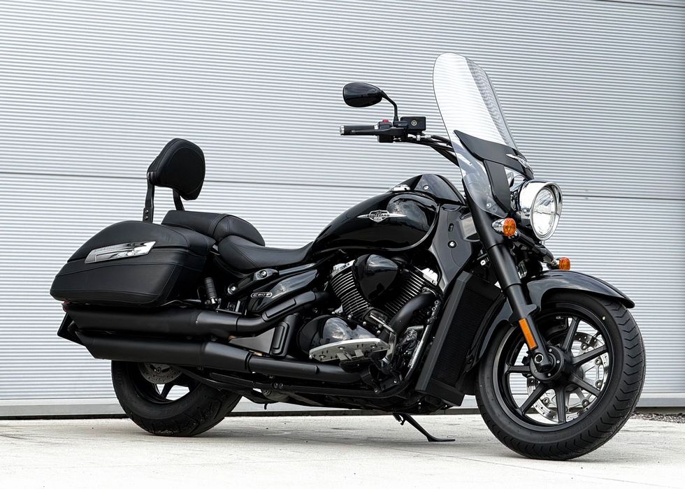 Suzuki Boulevard Bezwypadkowy. Suzuki C90T Boulevard B.O.S.S. Przebieg 10 341 km.