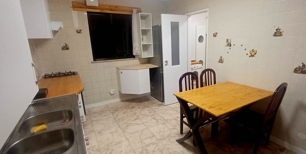 Aluga-se T1 anexo com despesas incluídas (renovado) em Eixo para casal, 2 estudantes ou pessoa só (não se aceitam animais)