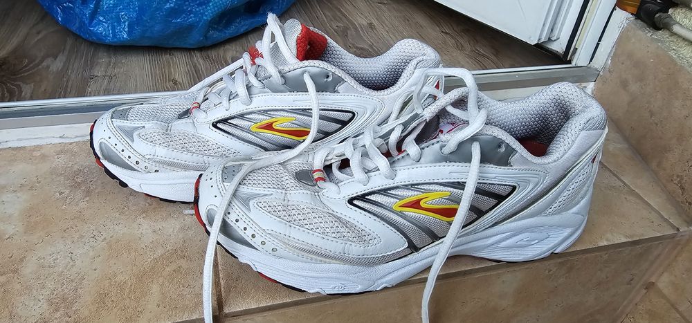 Damskie buty do biegania BROOKS rozmiar 38,5 wkładka 24,5cm stan ok