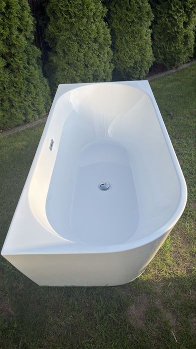 Sprzedam nowa wanne firmy Deante nie urzywana