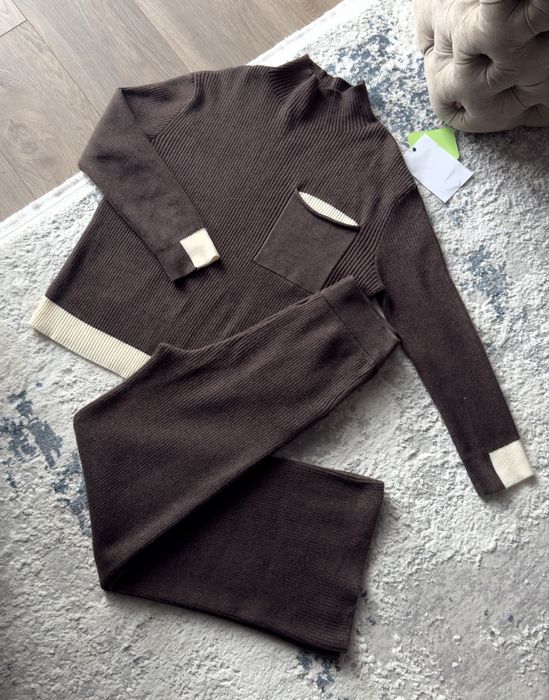 Теплий вязаний костюм