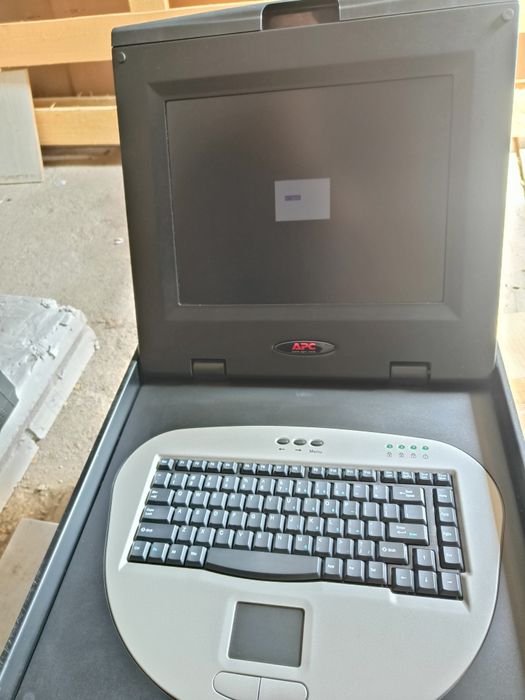 APC AP5015 15" 1U консоль управления