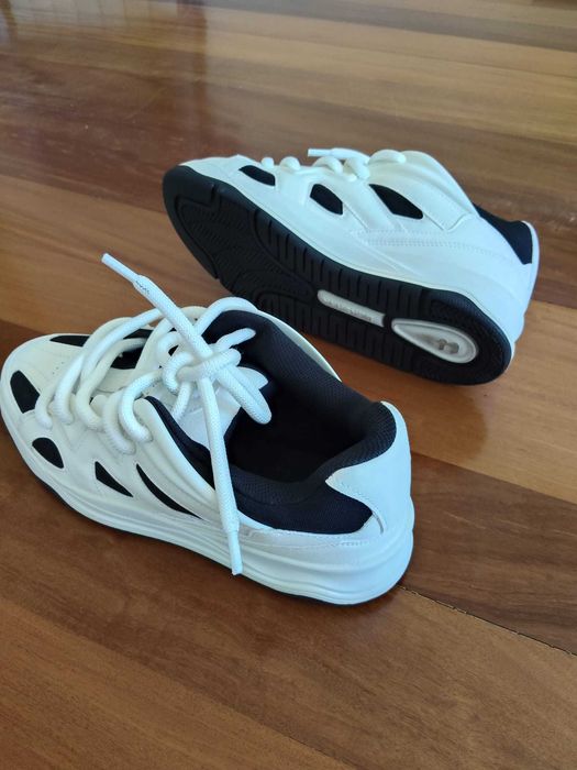 Sapatilhas de skate brancas Bershka com detalhes em contraste