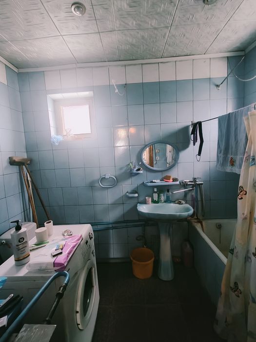 Бабинці-продам цегляний капітальний будинок в центрі селища !