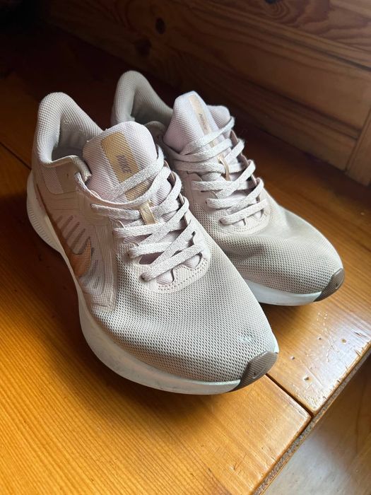 Продаю Nike жіночі