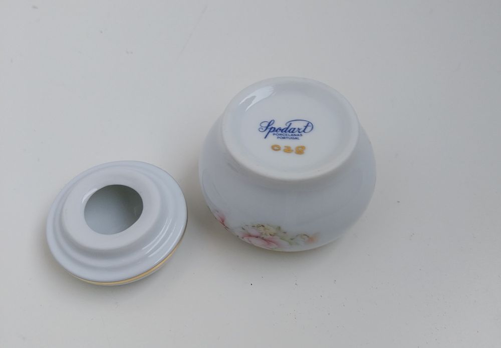 Caixa redonda em porcelana da Spodart