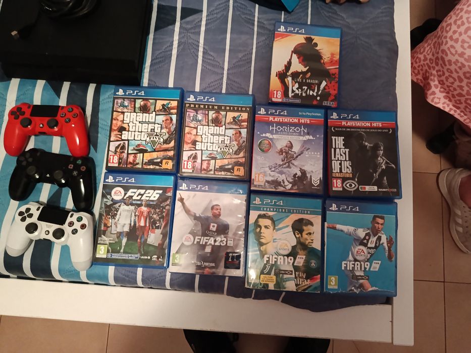 PS4 + 3 Comandos + Jogos