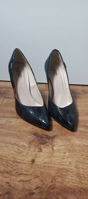 Buty na obcasie Embis