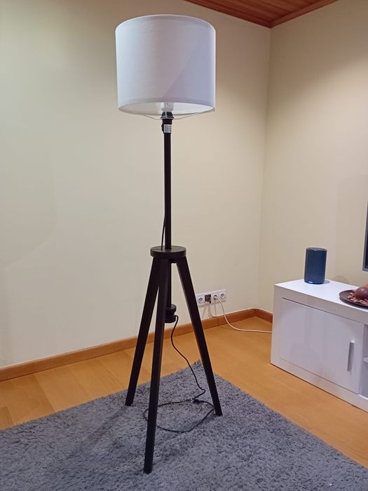 Candeeiro de pé alto