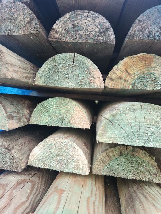 Słupki drewniane okrąglaki