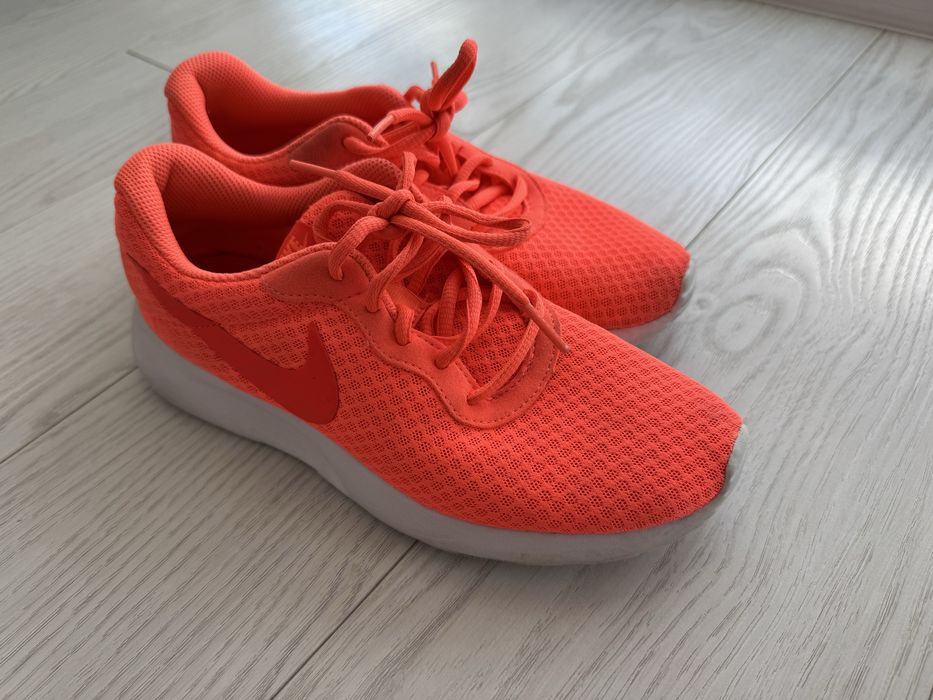 Жіночі бігові кросівки Nike 39 розмір