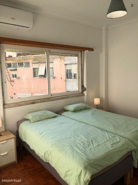 Quarto - localizado em Arroios Lisbon